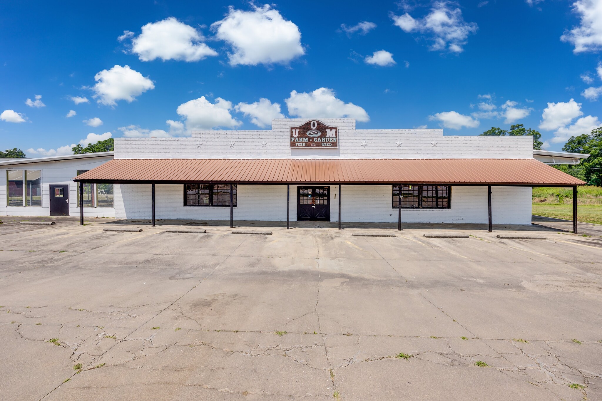 421 N Pinckney Land & Commercial Space portfolio of 2 properties for sale on LoopNet.com Building Photo- Image 1 of 28