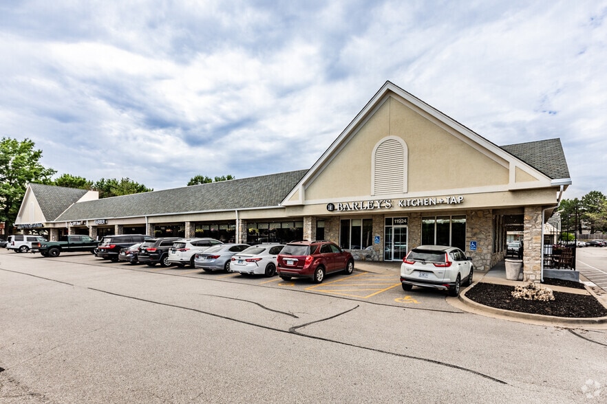 11800-11922 W 119th St, Overland Park, KS for lease - Building Photo - Image 1 of 12