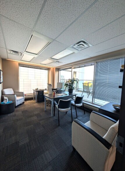 65 St Clair Ave E, Toronto, ON for lease - Interior Photo - Image 3 of 6