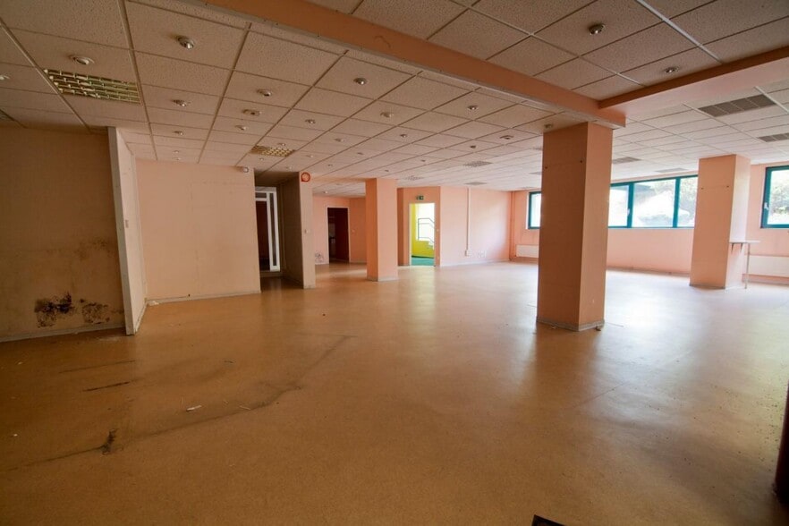 18 Rue Marabais, Vitry-le-François for sale - Interior Photo - Image 3 of 11