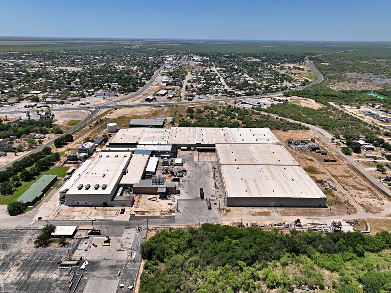 2205 Old Uvalde Hwy, Crystal City, TX for sale - Building Photo - Image 1 of 1