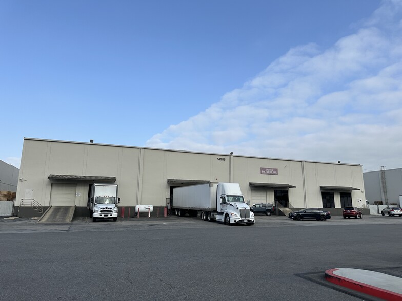 14385 Industry Cir, La Mirada, CA for lease - Primary Photo - Image 1 of 1