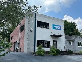 1406 Woodmont Ln, Atlanta GA - Commercial Kitchen