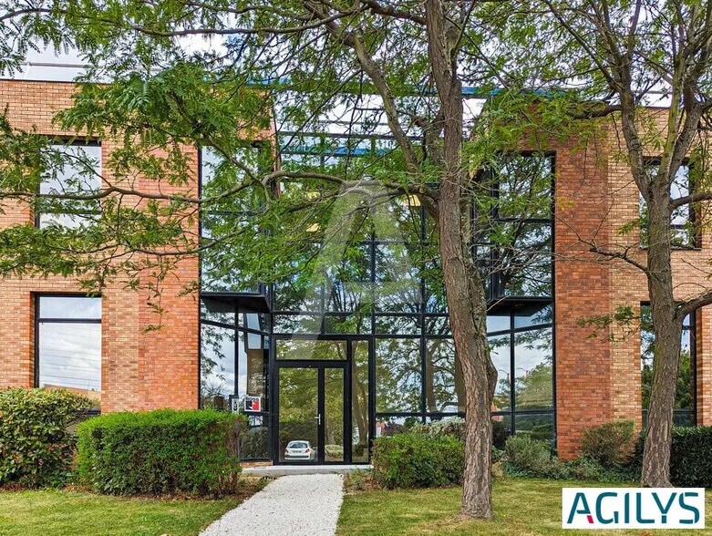 Office in Massy for lease - Building Photo - Image 2 of 12