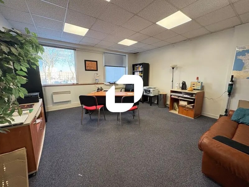 Location Bureaux 83 m² - Photo 1