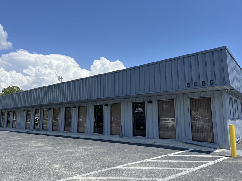 5686 Youngquist Rd, Fort Myers, FL for lease - Building Photo - Image 1 of 4