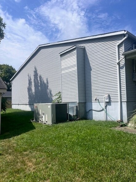 3033 W 44th St, Cleveland, OH for sale - Building Photo - Image 3 of 16