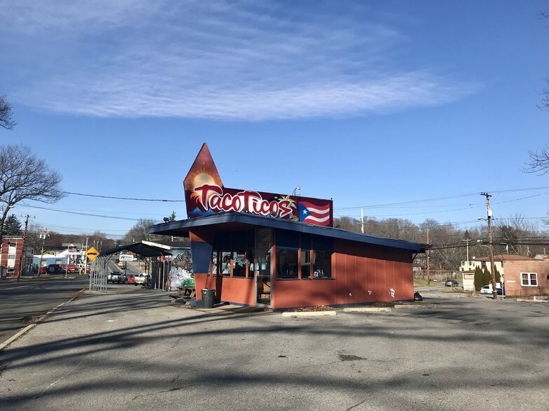 320 Dupont Ave, Newburgh, NY for sale - Primary Photo - Image 1 of 1