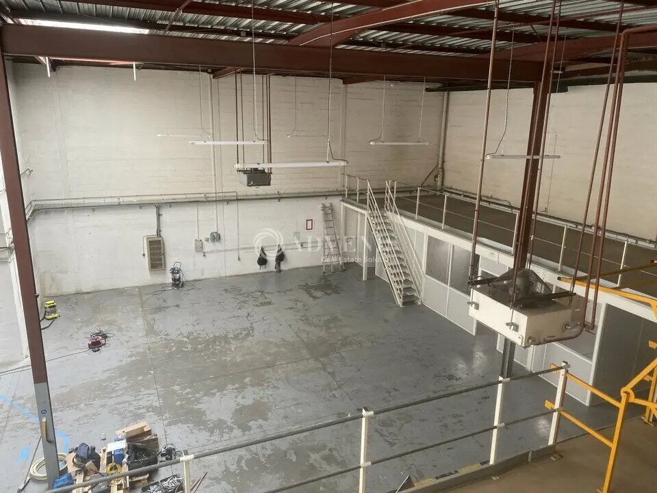 Industrial in Trappes for lease Interior Photo- Image 1 of 5