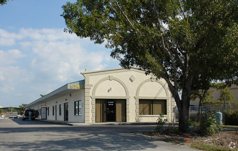 5760 Shirley St, Naples, FL for sale - Building Photo - Image 2 of 5