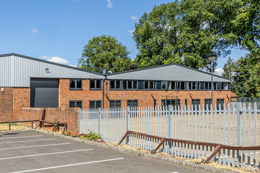 500 Purley Way, Croydon for lease - Building Photo - Image 3 of 3