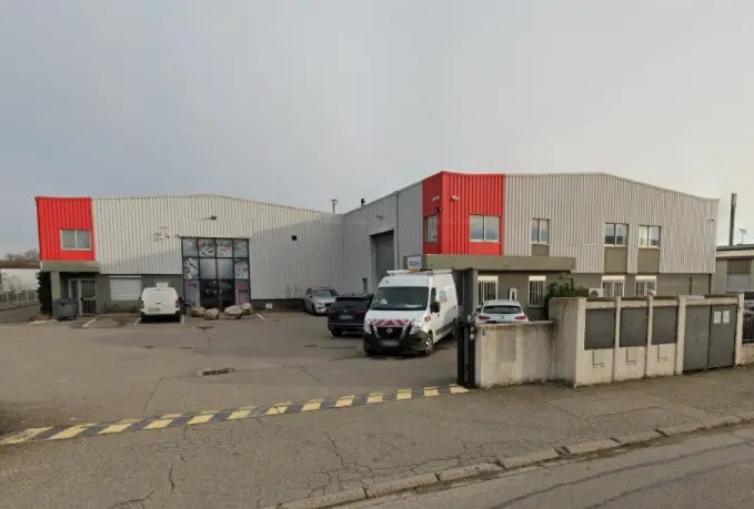 Flex in Chassieu for lease - Building Photo - Image 1 of 6