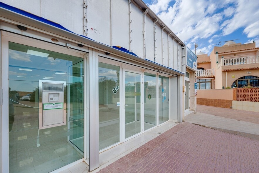 Avinguda de Alfredo Nobel, 119, Torrevieja, Alicante for sale - Building Photo - Image 3 of 47