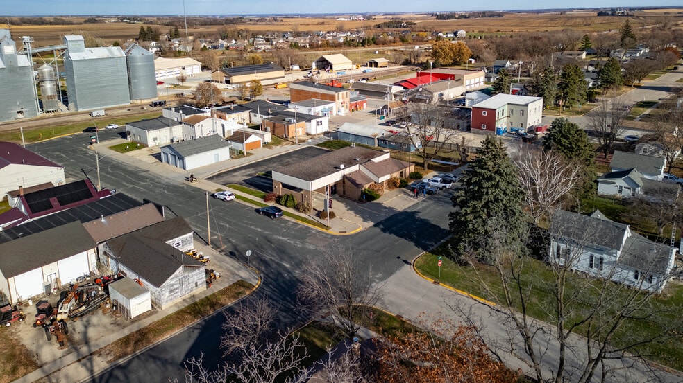 27 2nd St SW, Eyota, MN for lease - Building Photo - Image 2 of 10