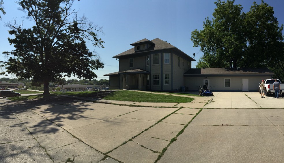 1422 1st Ave E, Newton, IA for sale - Building Photo - Image 1 of 1