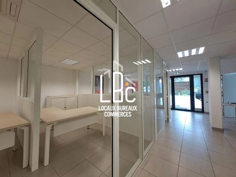 251 Route De Vannes, Saint-Herblain for lease - Interior Photo - Image 3 of 7