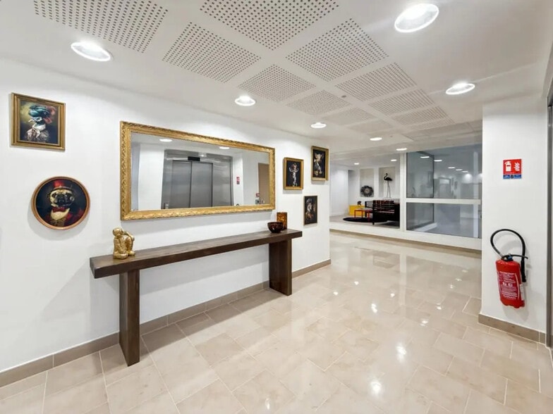 27 Rue Du Moulin, Puteaux for lease - Lobby - Image 2 of 11