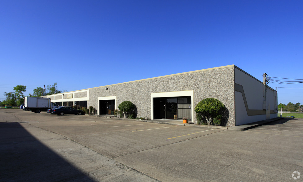 1306 Fm-1092, Missouri City, TX for lease - Building Photo - Image 2 of 4