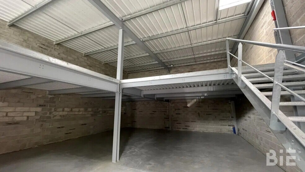 Flex in Carbon-Blanc for sale - Interior Photo - Image 3 of 5