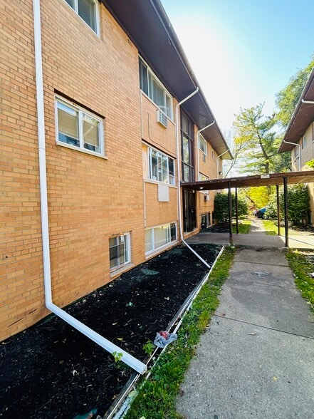 11811 Morang Dr, Detroit, MI for sale - Building Photo - Image 3 of 19