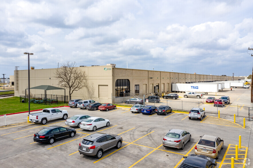 5100 Commerce Pky, San Antonio, TX for lease - Building Photo - Image 2 of 5