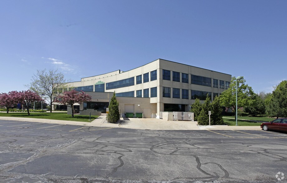 2323 E Capitol Dr, Appleton, WI for lease - Building Photo - Image 2 of 5