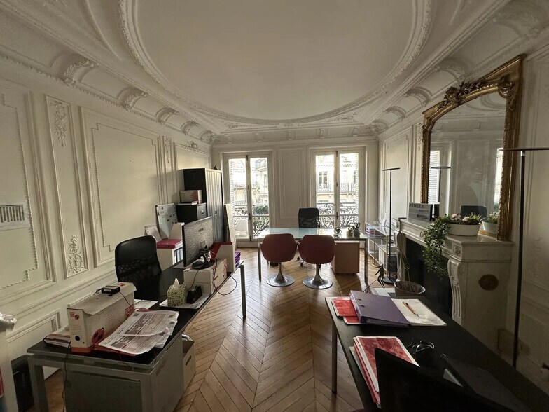 49 Rue De Prony, Paris for lease - Interior Photo - Image 2 of 11