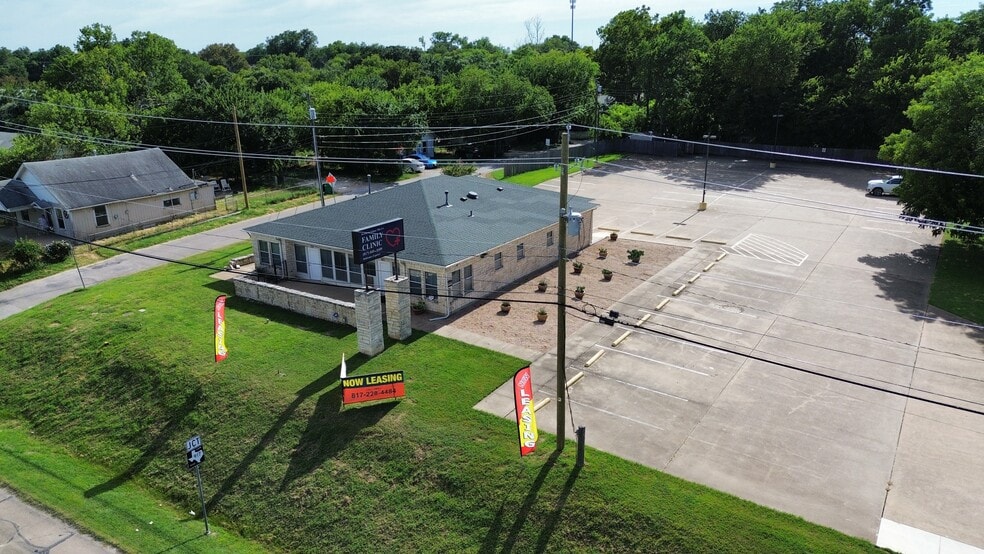 201 N Broadway St, Joshua, TX for lease - Building Photo - Image 1 of 18