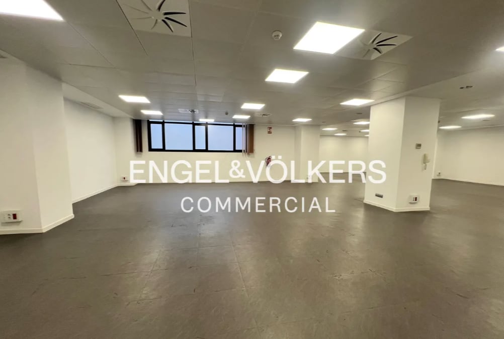 Office in Esplugues de Llobregat, Barcelona for lease Interior Photo- Image 1 of 11
