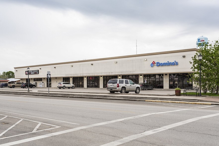 200-201 N Main St, Sweeny, TX for sale - Building Photo - Image 1 of 1