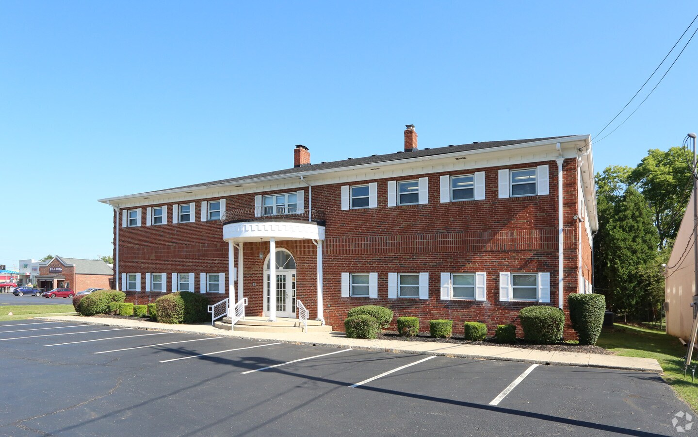 2066 W Henderson Rd, Columbus, OH 43220