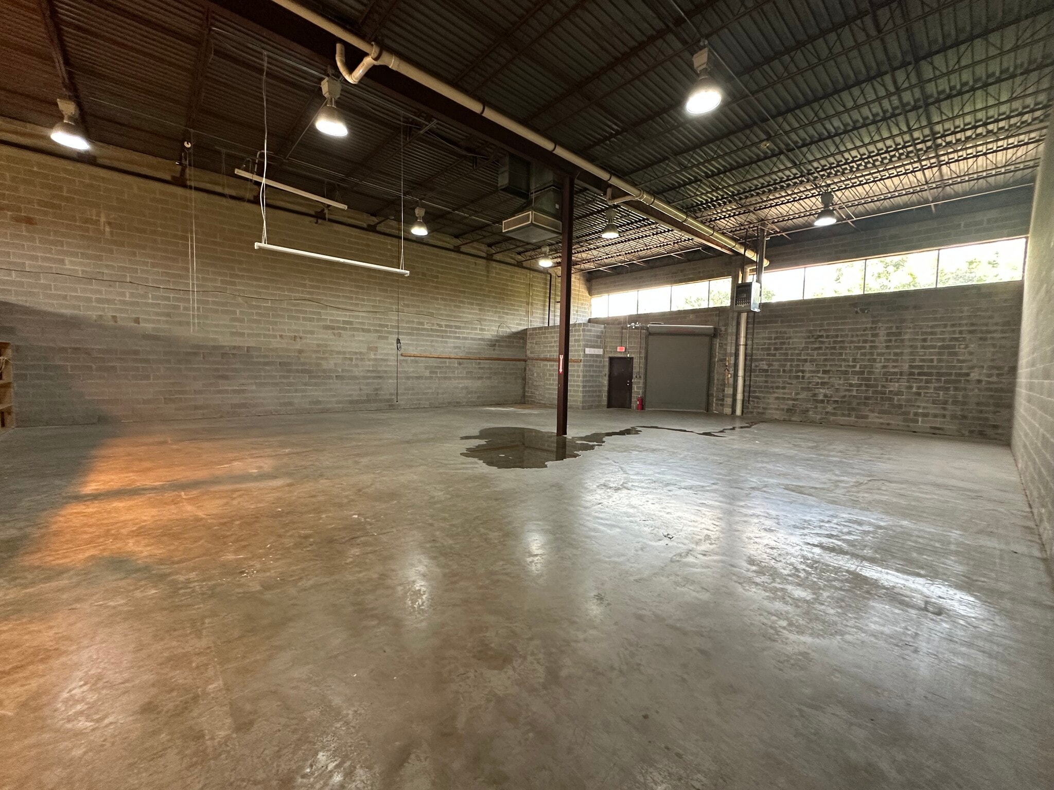 45000 Underwood Ln, Sterling, VA for lease Interior Photo- Image 1 of 6