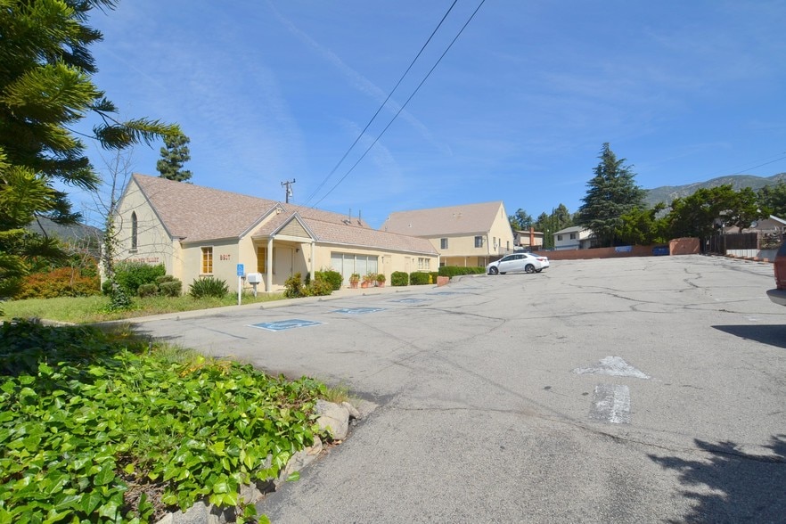 2817 Montrose Ave, Glendale, CA for sale - Building Photo - Image 1 of 8