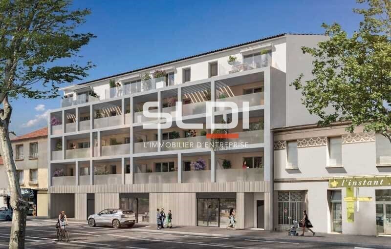 Retail in Valence for sale Building Photo- Image 1 of 5