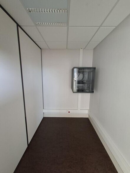 Office in Caen for lease - Interior Photo - Image 3 of 11