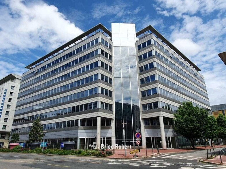 Office in Lyon for lease - Building Photo - Image 1 of 24