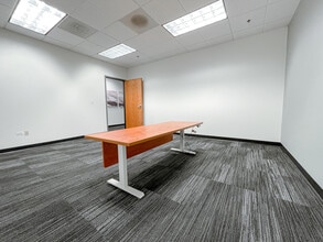 2325 Dean St, St Charles, IL for lease Interior Photo- Image 1 of 2