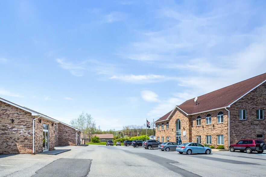 315 Dartmouth Dr, East Stroudsburg, PA for sale - Primary Photo - Image 1 of 1