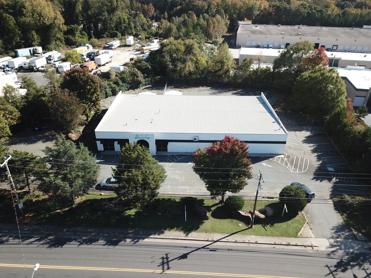 670 Griffith Rd, Charlotte, NC 28217