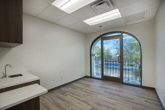 11000 N Scottsdale Rd, Scottsdale, AZ for lease Interior Photo- Image 1 of 4