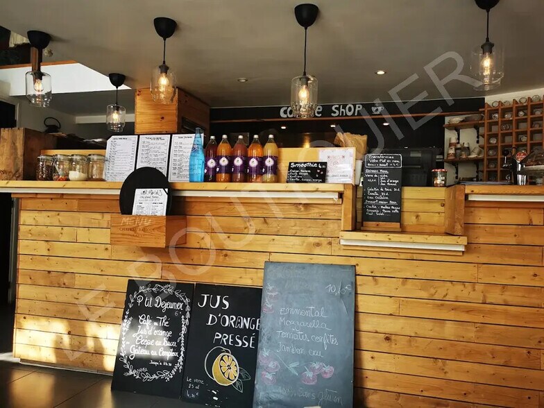 Retail in Grenoble for sale - Interior Photo - Image 2 of 3