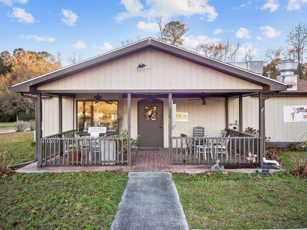 322 Sneads Ferry Rd, Sneads Ferry, NC 28460