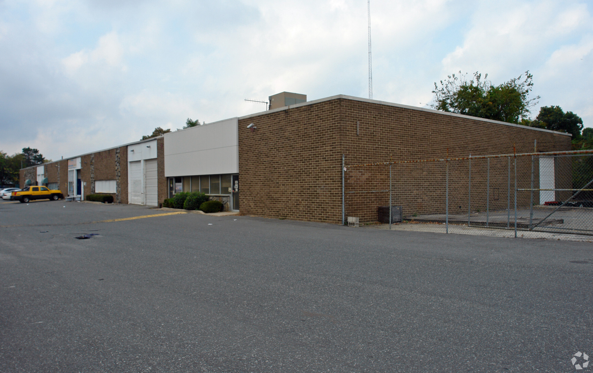 208 Blydenburgh Rd, Islandia, NY for sale Primary Photo- Image 1 of 1