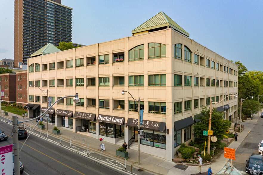 1219-1231 Yonge St, Toronto, ON for lease - Primary Photo - Image 1 of 4