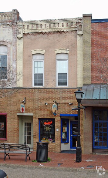 11 E Queens Way, Hampton, VA for sale - Primary Photo - Image 1 of 2