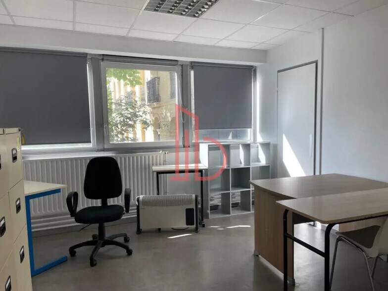 Office in Bordeaux for lease - Interior Photo - Image 3 of 9