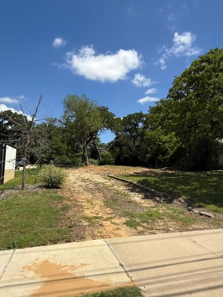 UNT Development Lots portfolio of 2 properties for sale on LoopNet.com - Building Photo - Image 3 of 6