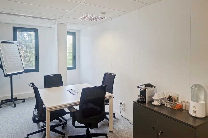 44 Rue Jean Mermoz, Maisons-Laffitte for lease - Interior Photo - Image 2 of 10