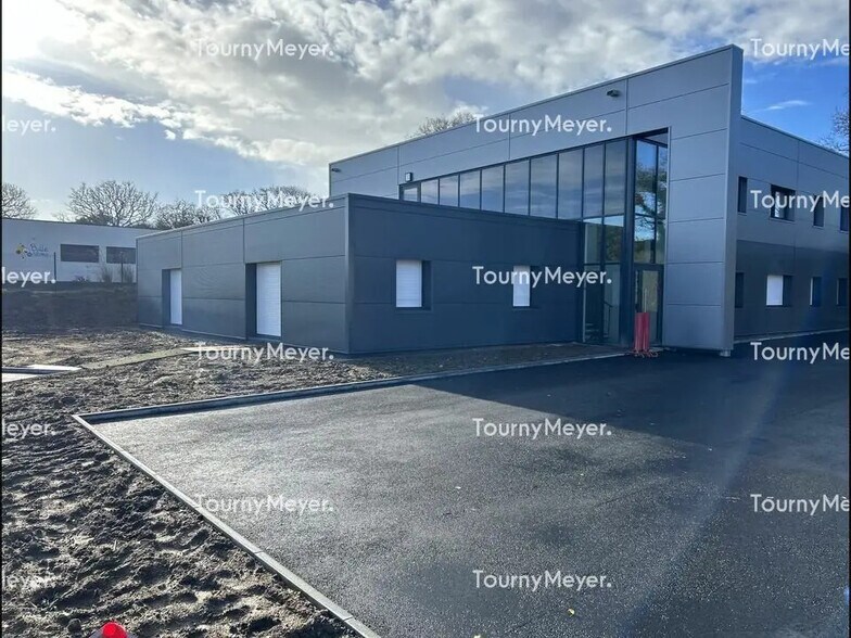 Office in Larmor-Plage for lease - Building Photo - Image 1 of 4