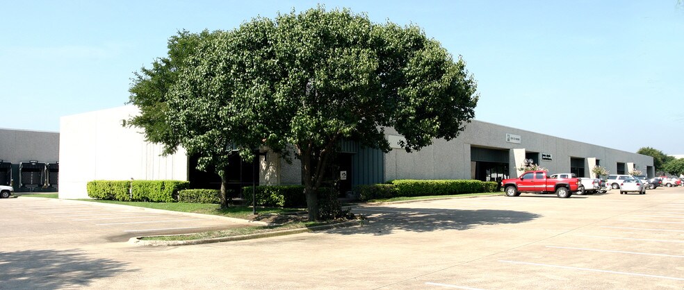 11110-11120 Grader St, Dallas, TX for lease - Building Photo - Image 2 of 5
